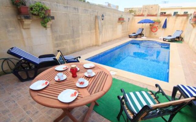 Ta' Bejza Holiday Home With Private Pool
