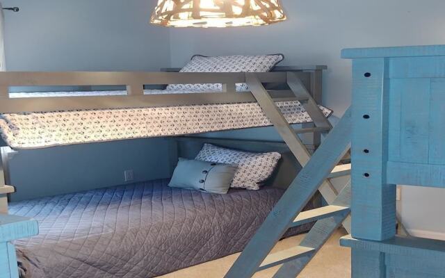 Playin Hookey  - 4 Br Home