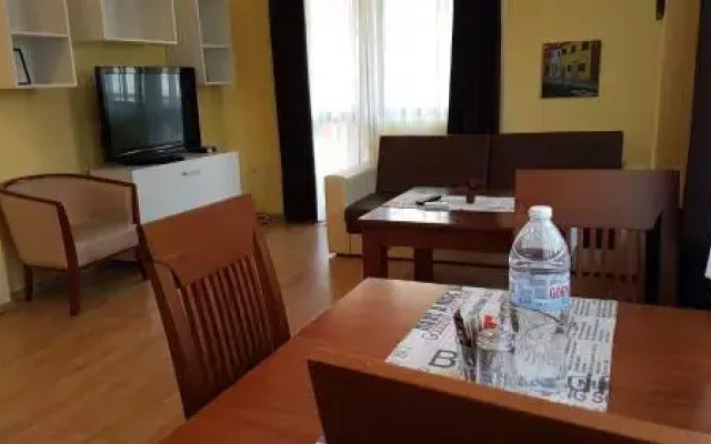 Yana Apartments