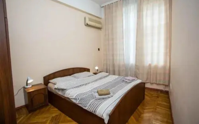 Boulevard Apartment