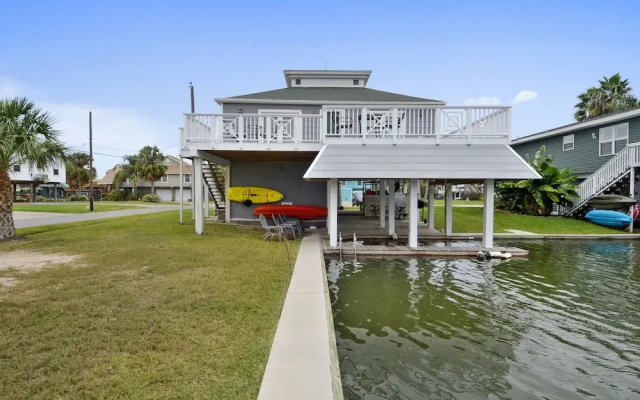 The Pelican House by RedAwning