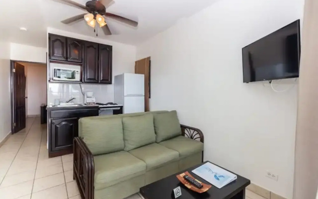 Aqua Vista Beachfront Suites