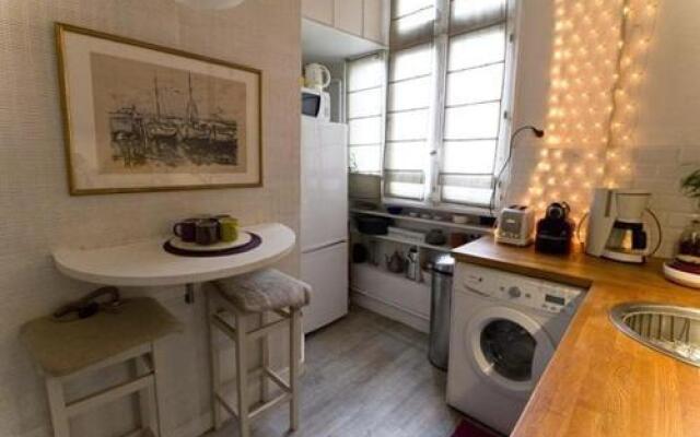 Large 2 Bedrooms Latin Quarter (338)