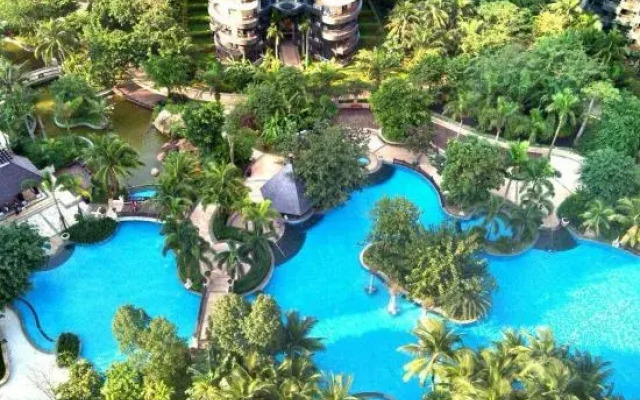 Dream Plus Apart Hotel & Youth Hostel