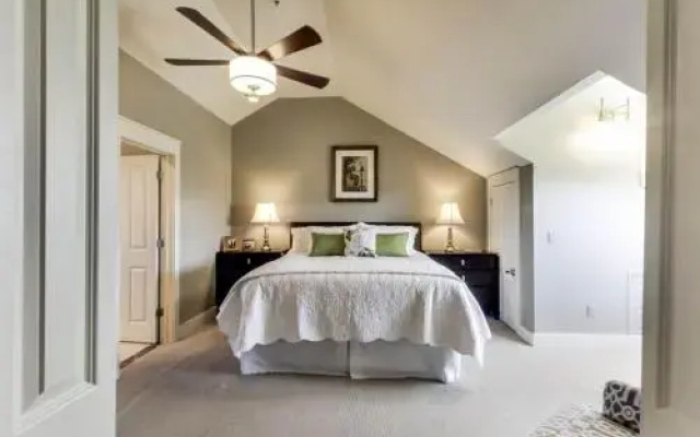 Downtown Carillon 2-302