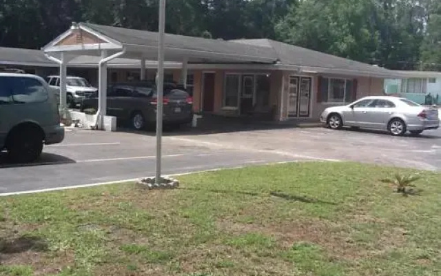 Camden Inn & Suites