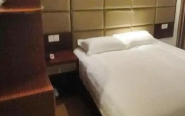 Jinggangshan Triumphal Arch Hotel