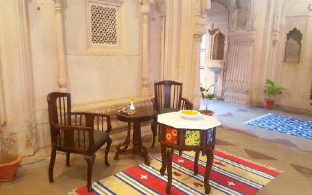 Mahalkhas Palace