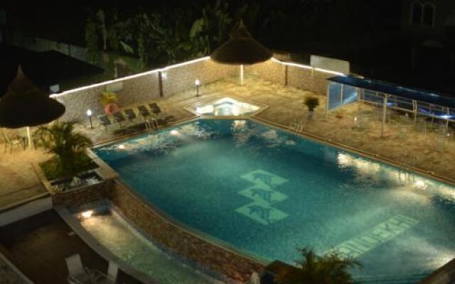 Randekhi Royal Hotel - Gold Wing