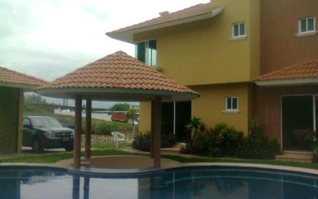 Suites El Conchal I