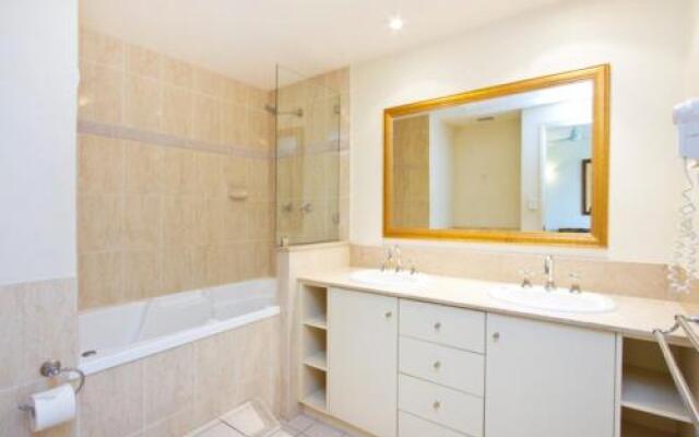 Lakes Resort 706