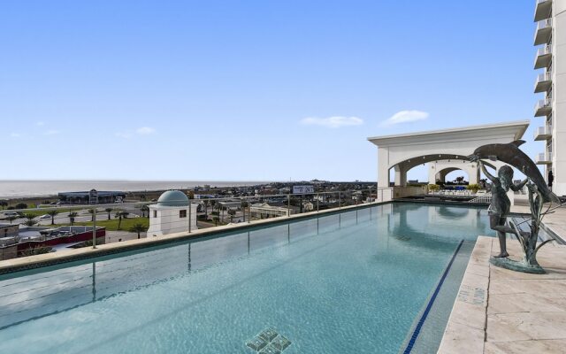 Emerald 707 2 Br condo by RedAwning