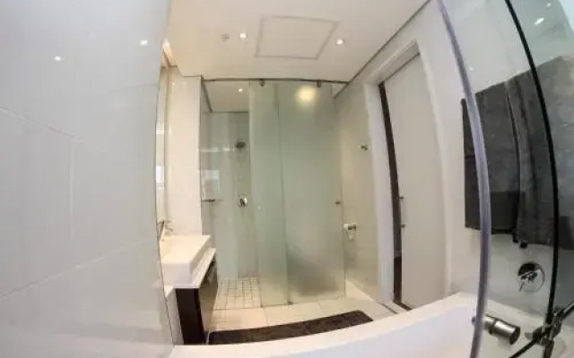 Sandton Skye Suite 604