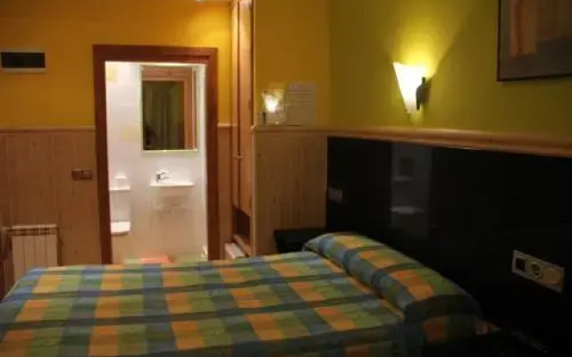 Hostal Izar Bat