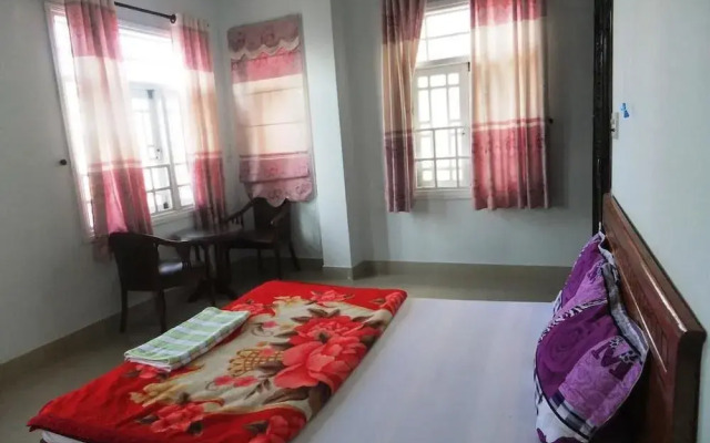 Eena Hotel