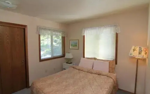 Peik's Place - 4 Br home by RedAwning