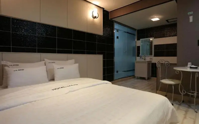 Goodstay Bandi Hotel