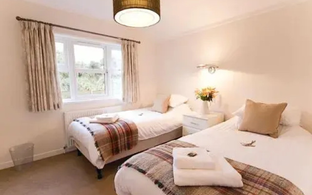 Caddys Corner Lodges