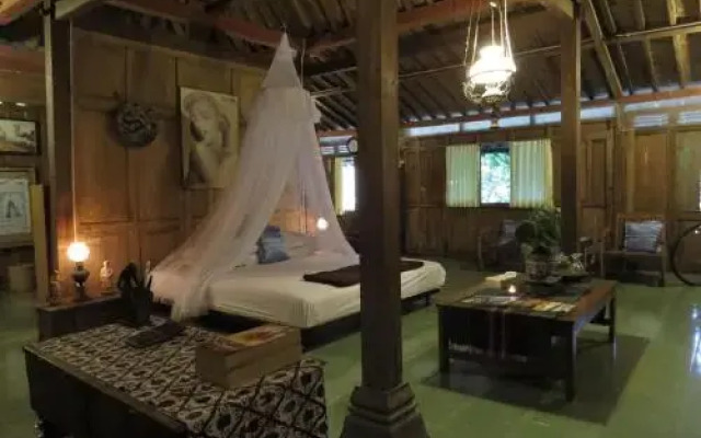 Rumah Limasan Jawa Homestay