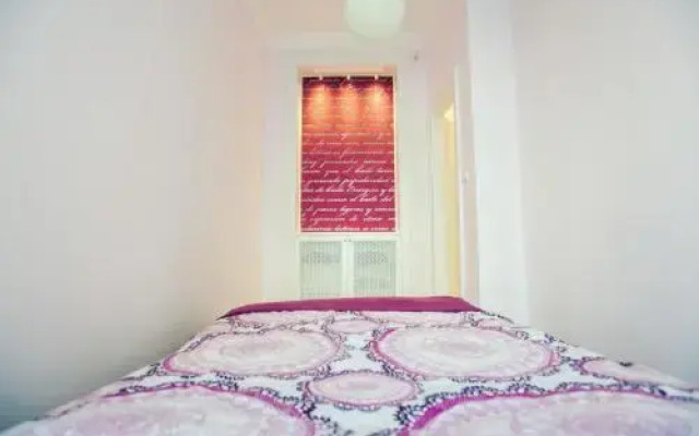 Exclusive colourful flat in the city