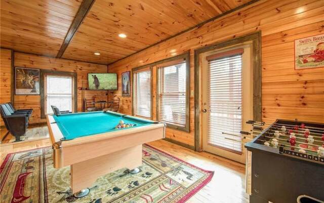 Standing Bear Lodge - Five Bedroom Cabin