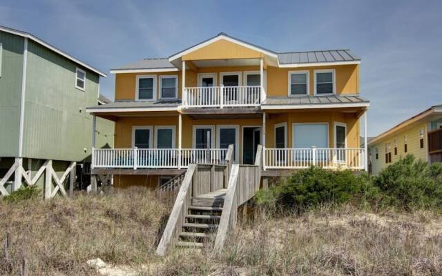 Carolina Moon 4 Bedroom Home by RedAwning