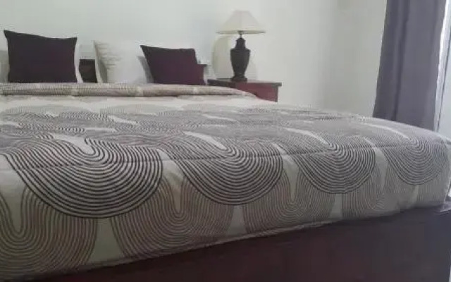 Mahkota Home Stay Full View