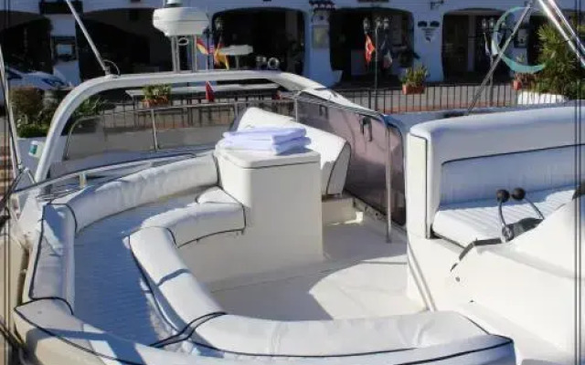 Marina ship