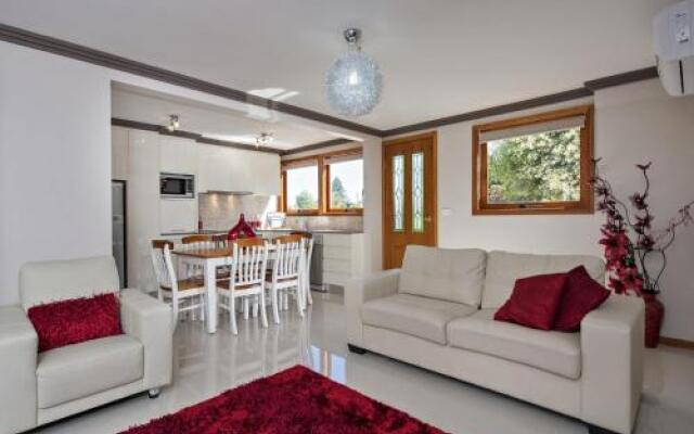 Nature Beach Break, 10 Lionel Avenue