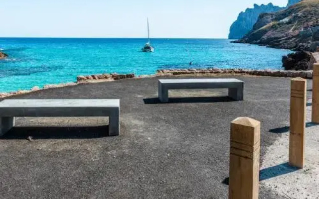 Molins 5 near the sea