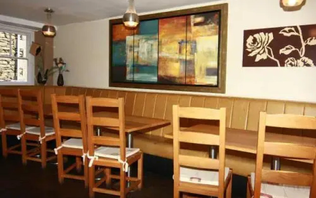 White House Hotel & Restaurant