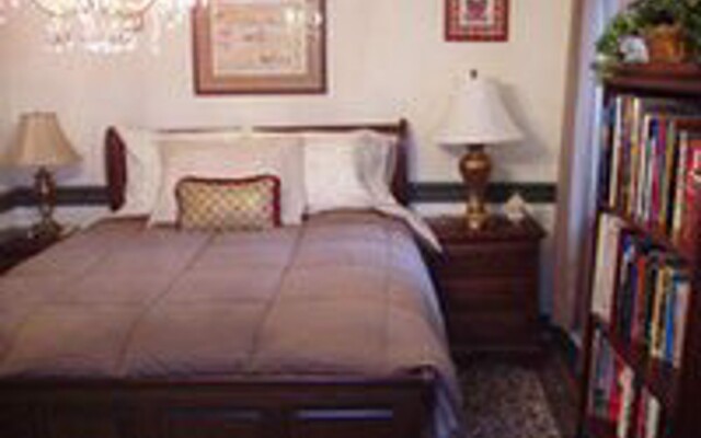 Historic Schoeneck Hotel B&B