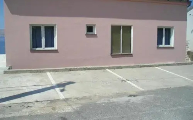 Roza Guest House
