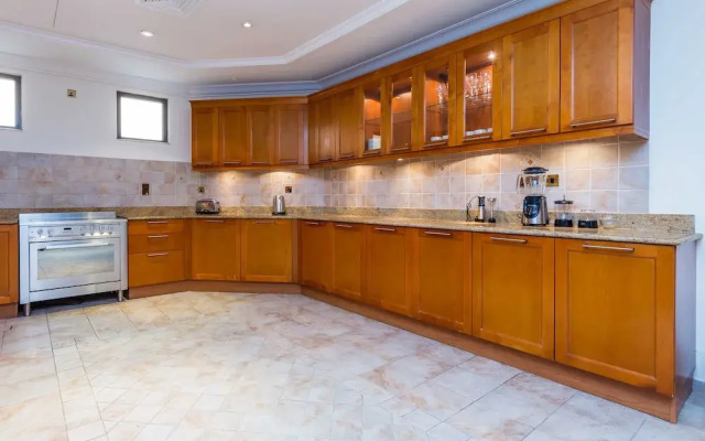 Canal Cove Villa by Deluxe Holiday Homes