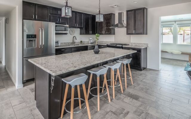 Spacious 4BR Home Pool by WanderJaunt