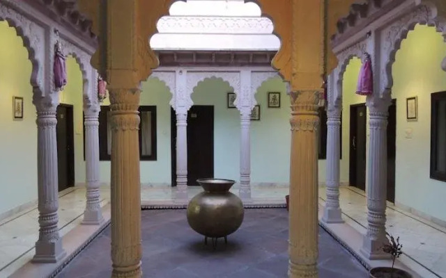 Hotel Karan Villas