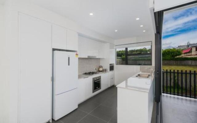 Oxford Steps - Executive 2BR Bulimba Apartment Across from the Park on Oxford St