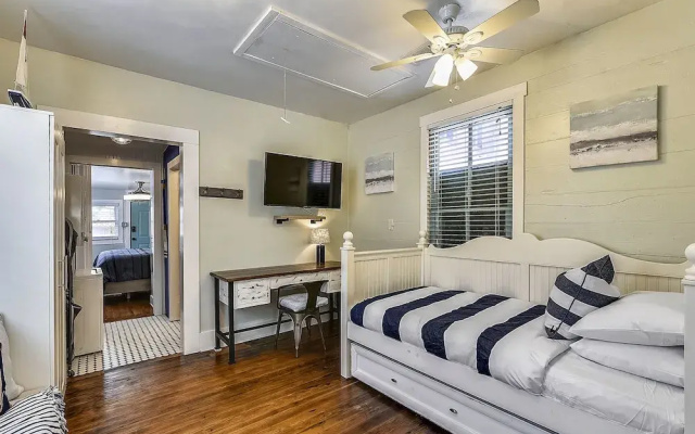 Island Paradise 2 Bedrooms 1 Bathroom Home