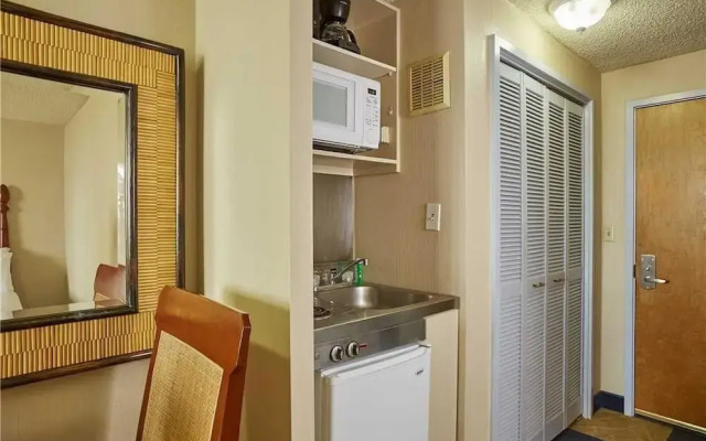 Ewa Hotel Waikiki #510 - Studio Condo