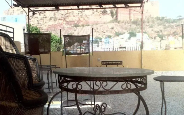 Kuku Guest House