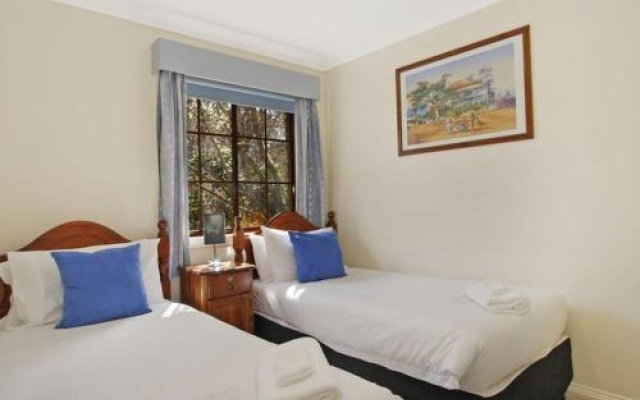 Cedar Cottage - Tudor Village – Guest Rooms – Bright