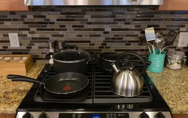 Spacious 3 BR Near Downtown by Domio