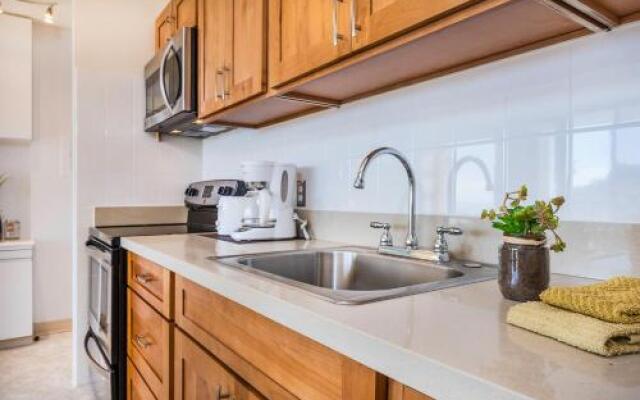 Waikiki Banyan 3411 Ocean View Free Parking