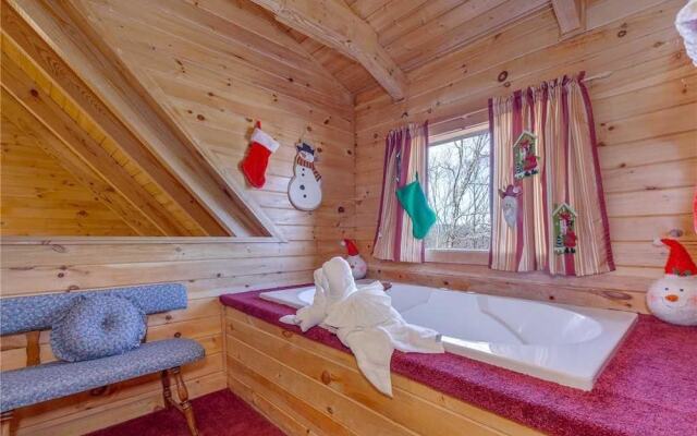 Bear Tracks - Two Bedroom Cabin