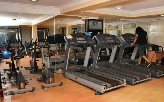 Emirates International Hotel & Suites