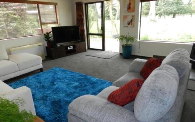 Fairway View Apartment - Motueka & Studio @14
