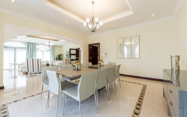 Canal Cove Villa by Deluxe Holiday Homes