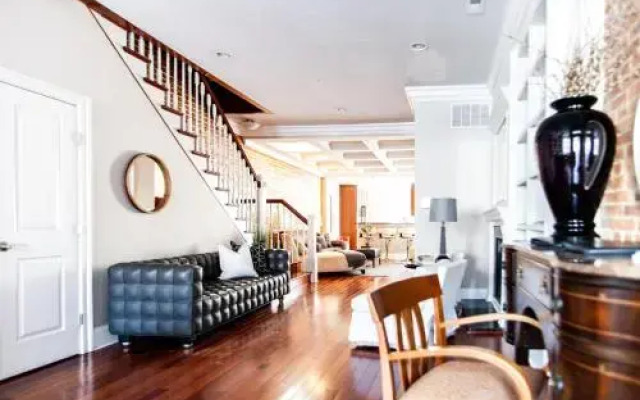 Classy Victorian Brownstone Subway Shopping