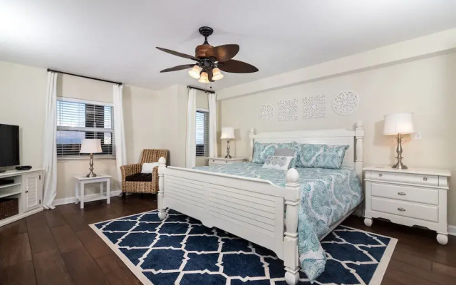 Pelican Isle 510 by RedAwning