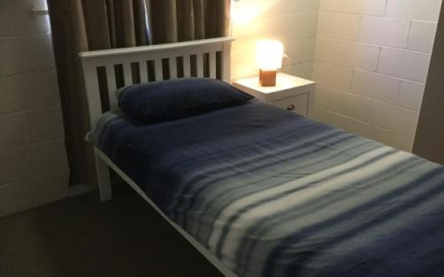 Pet Friendly home walking distance to Surf Beach - North St, Woorim – Guest Rooms – Woorim